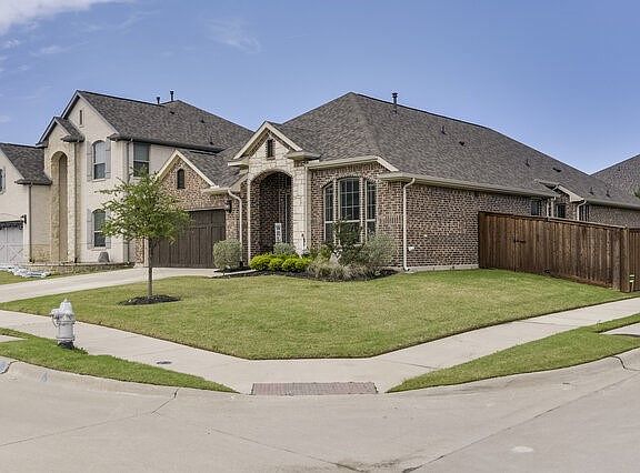3rd image of 2616 Henley Way