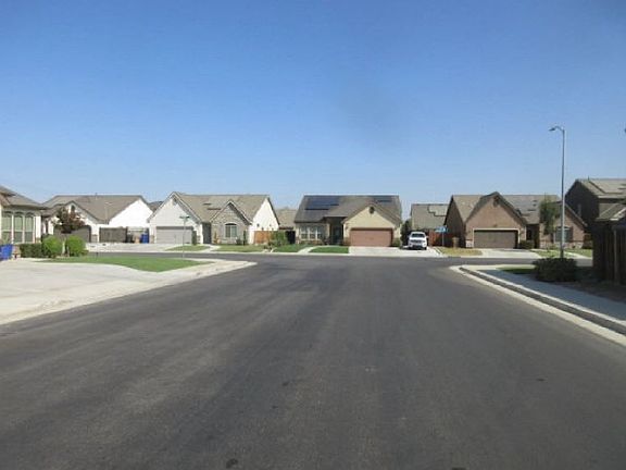 Exterior Neighborhood (street photo)