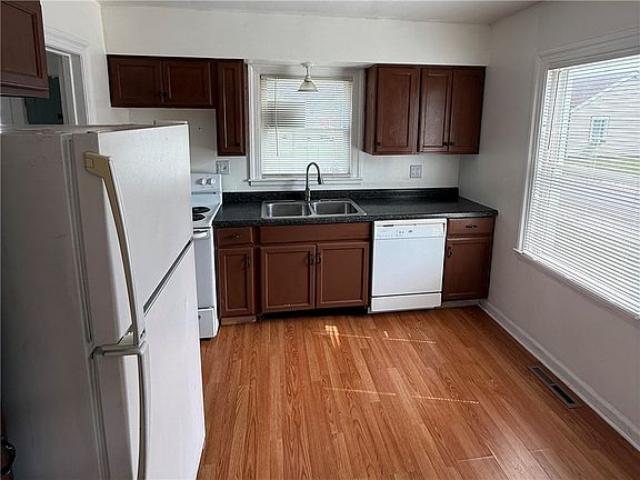 5th image of 1 Brown Ct