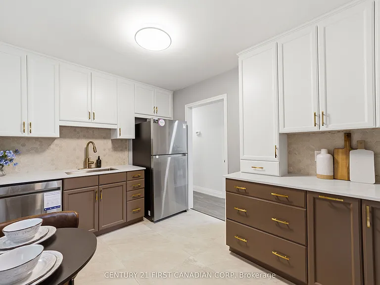 54 Manitoulin Dr — Photo 15