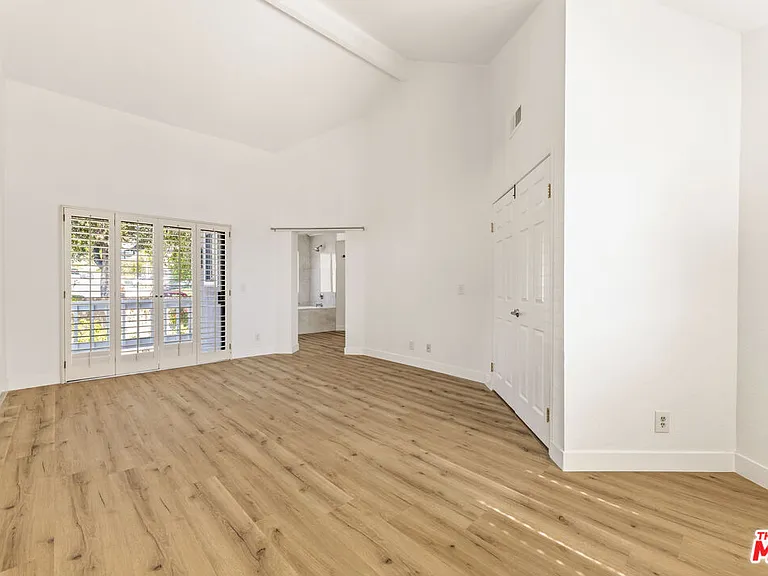 28035 Sheffield — Photo 11