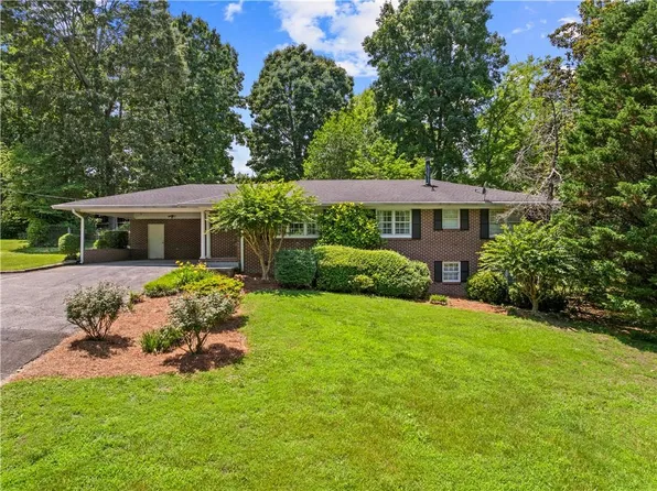204 Sherwood Dr, Calhoun, GA 30701