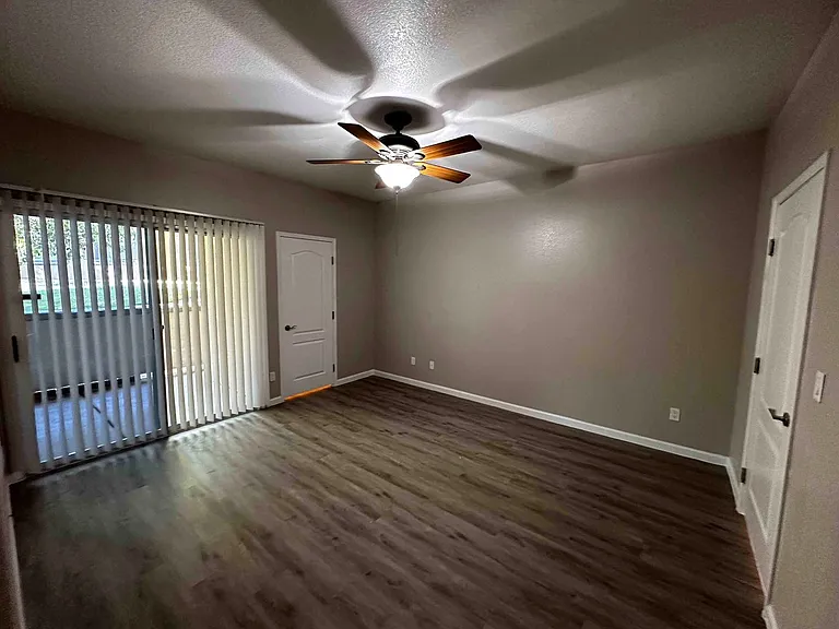 10213 King Henry Ave #104 — Photo 17
