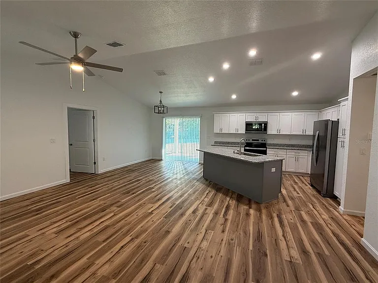919 Spruce St — Photo 2