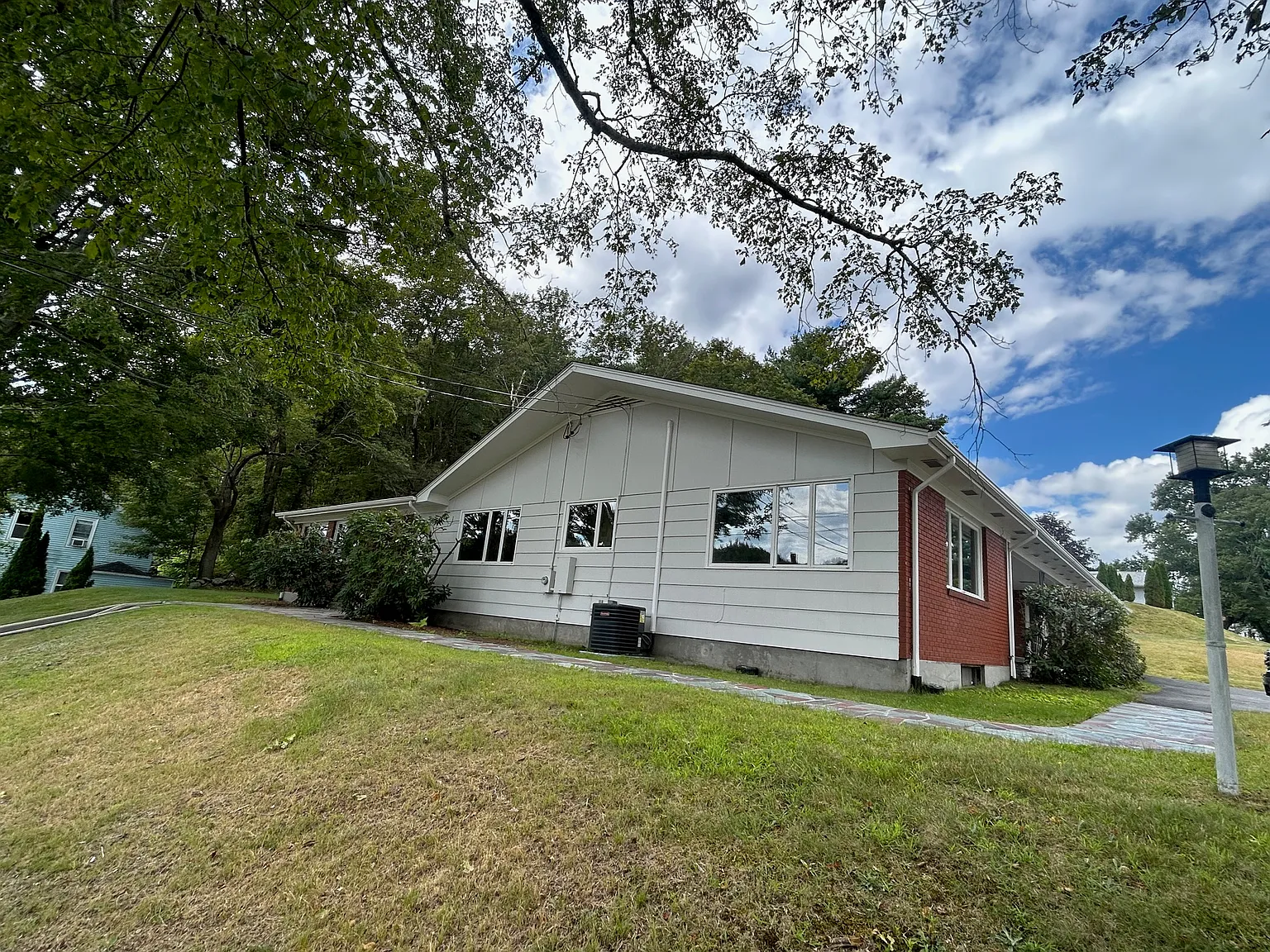 4 bed, 2.5 bath, 2726 sqft, $2,625 — Photo 2