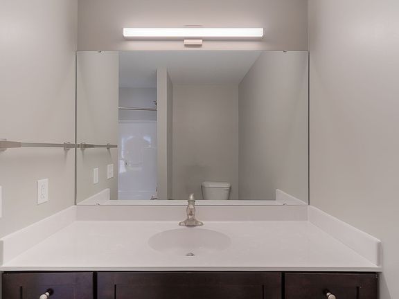 4th image of 107 E Main St #3B-3Ba