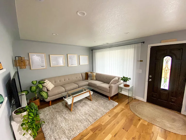 1534 Wolff St — Photo 8