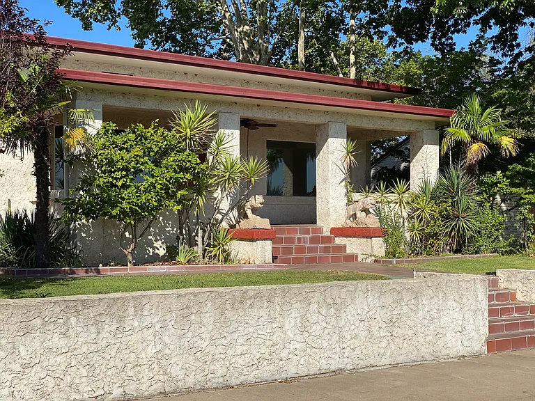 945 Rio St — Photo 1