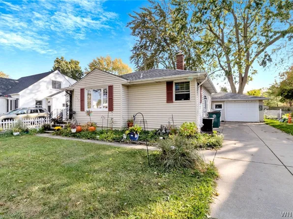 751 Pioneer Dr, North Tonawanda, NY 14120