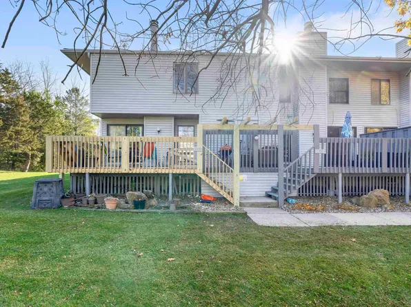 2210 Sky Line Dr, Waterloo, IA 50701