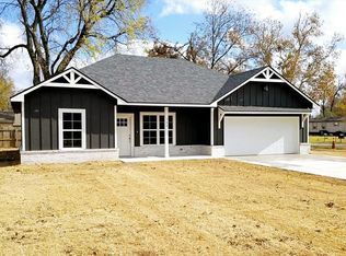 302 NE 2nd St, Perkins, OK 74059