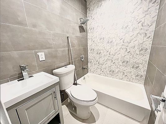 5th image of 565 W 215th St #43A