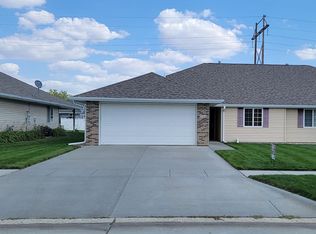 902 W Meadow Ridge Rd, Norfolk, NE 68701