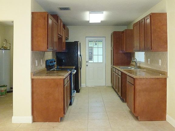 Galley kitchen with side entrance to laundry room under air!