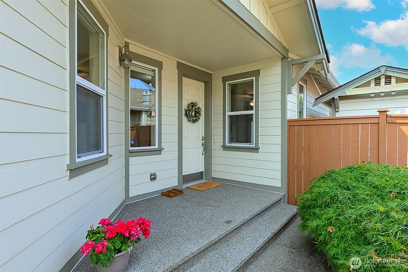 5th image of 4933 Bend Drive NE