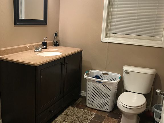 Hall/Guest Bathroom 