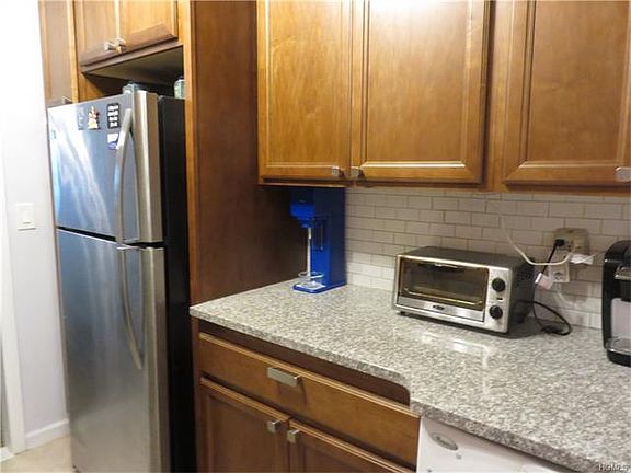 5th image of 37 Fieldstone Dr Unit B 2