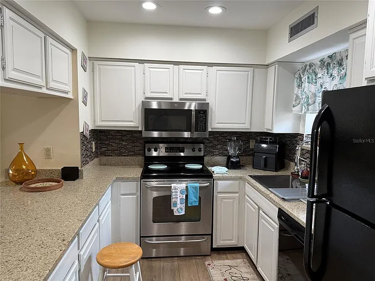 5631 Ashton Lake Dr #7 — Photo 6