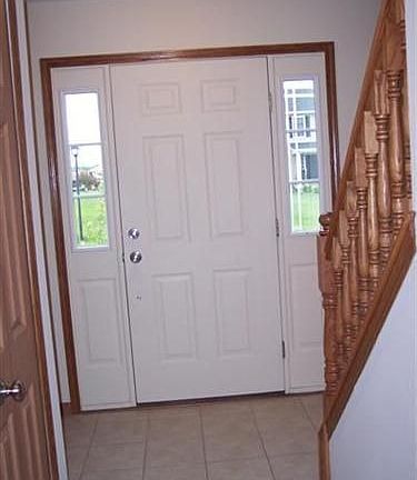 3rd image of 915 Lauren Ct