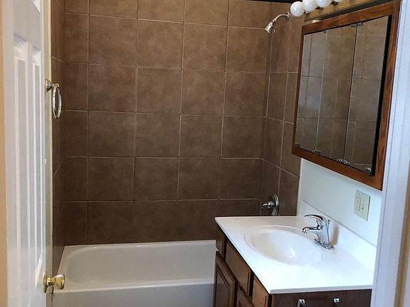 5th image of 916 E 75th St Floor 1