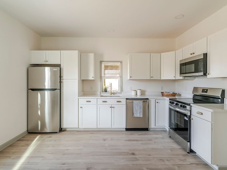 Brand new open kitchen with full appliance package