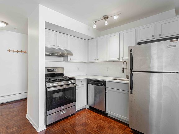 5th image of 156 Sackett St APT 3A