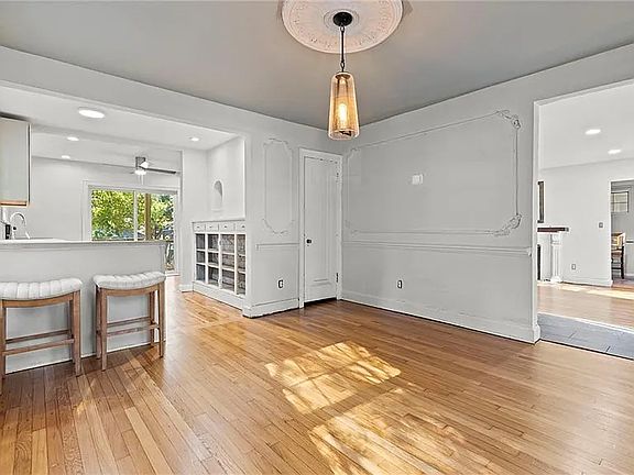 5th image of 448 W Gregory Blvd