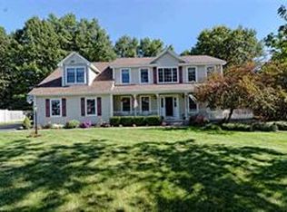 39 Spruce St, Clifton Park, NY 12065