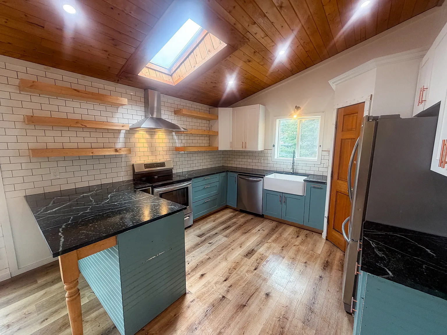 3 bed, 1960 sqft, $2,900 — Photo 3