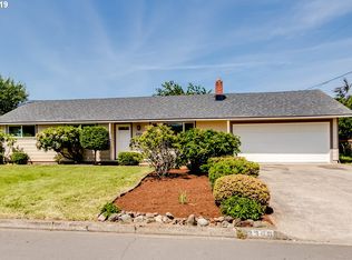 2368 Corral Dr, Springfield, OR 97477