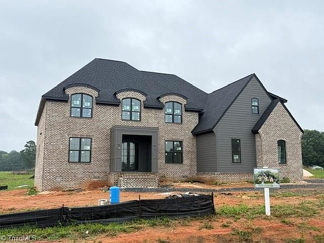 2nd image of 2818 Lockland Dr