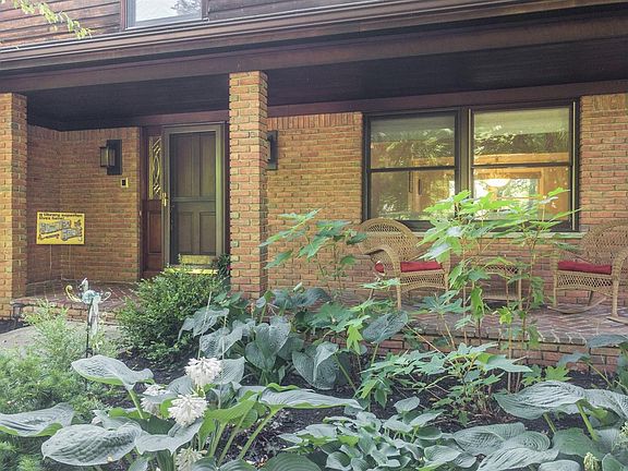 3rd image of 2423 Powell Ave