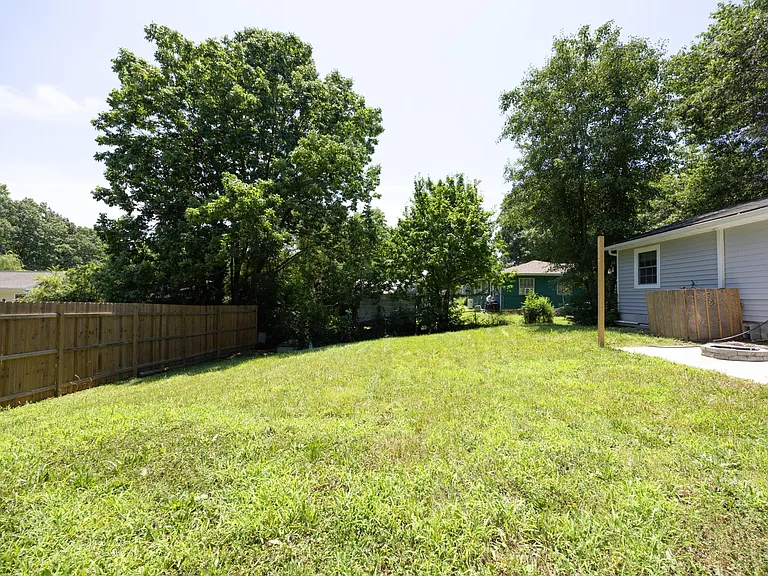 3017 Wedgedale Ave — Photo 8