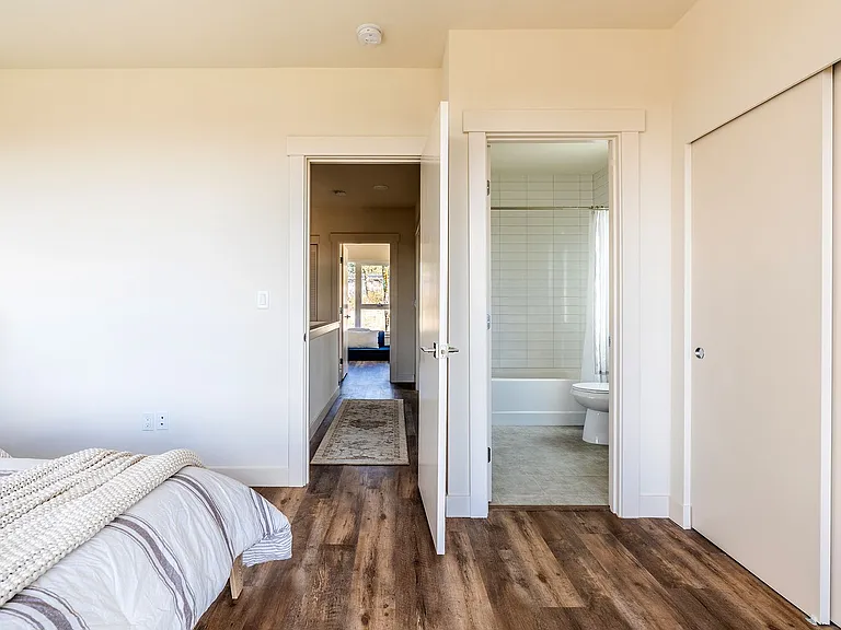 Skyridge Townhouses — Photo 23