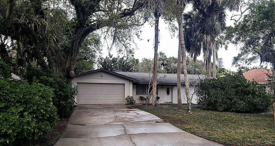 1st image of 320 Pelican Dr
