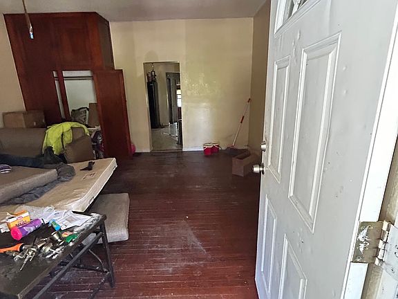 3rd image of 718 S Church St