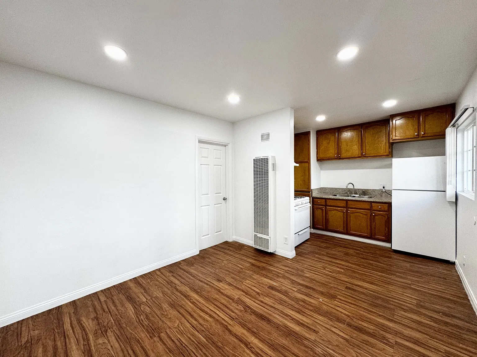 1 bed, 400 sqft, $1,695 — Photo 2