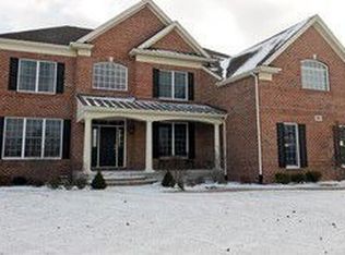 87 Tournament Dr N, Hawthorn Woods, IL 60047