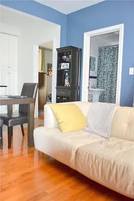 Sold by R New York | media 9