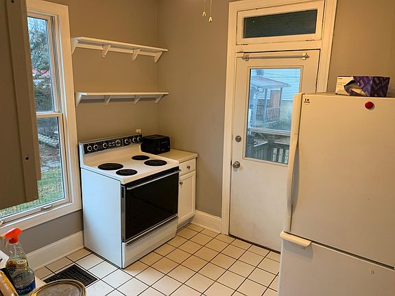 4th image of 122 E Duncan St