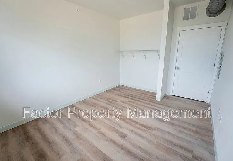 905 S Victory Dr #116 — Photo 5
