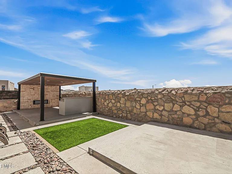 329 Hector Porras Dr — Photo 29