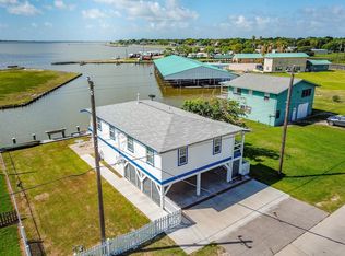 203 E Bayshore Dr, Palacios, TX 77465