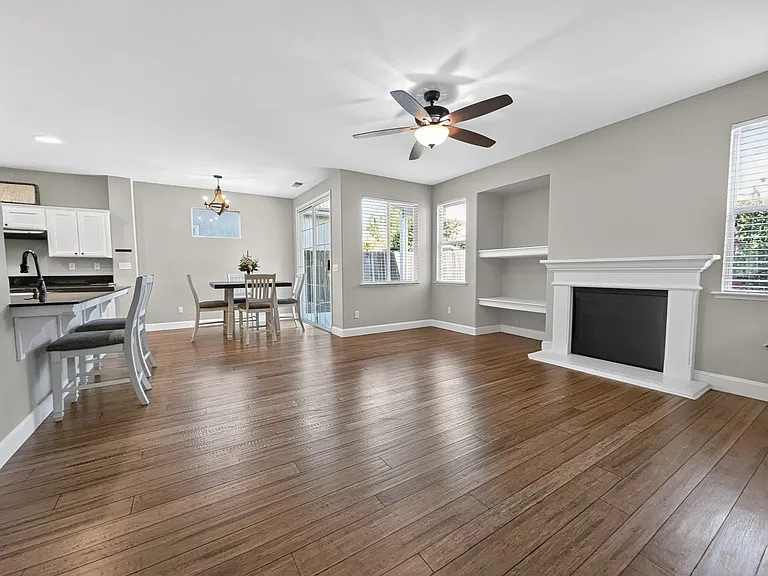 2371 Serena Ave — Photo 8