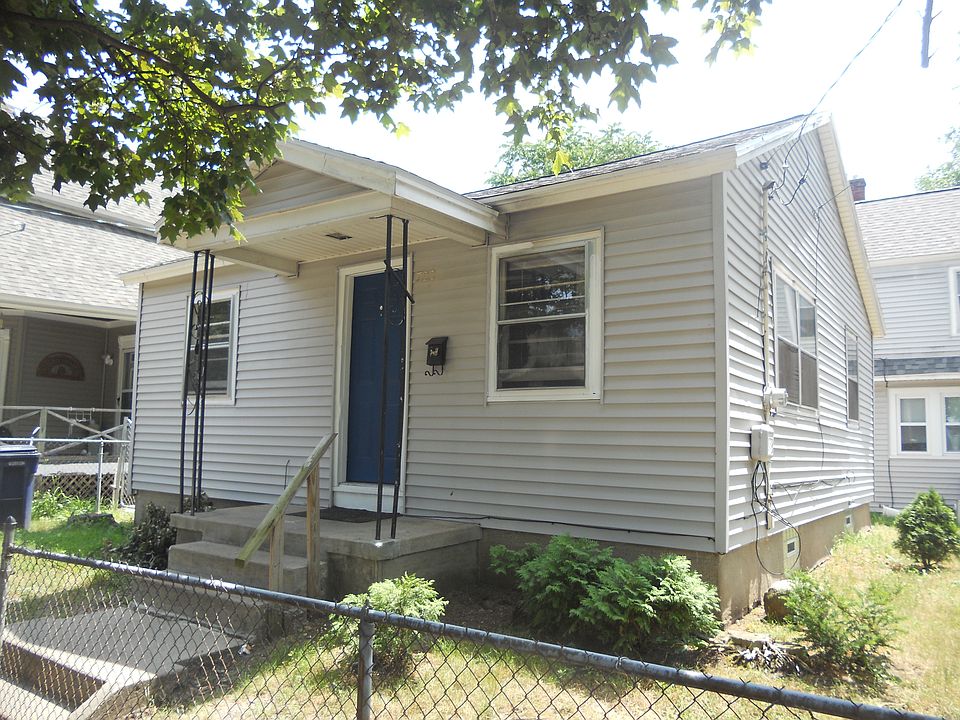 1st image of 722 Veto St NW