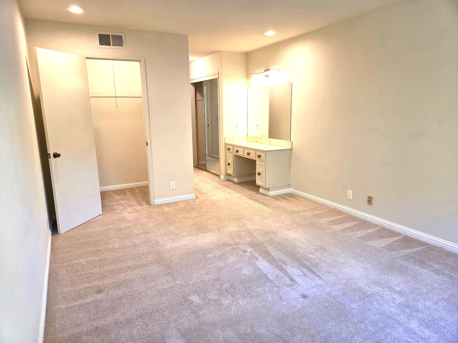 An active 55+ luxury gated community in the Evergreen Hills of Silicon Valley — Photo 3