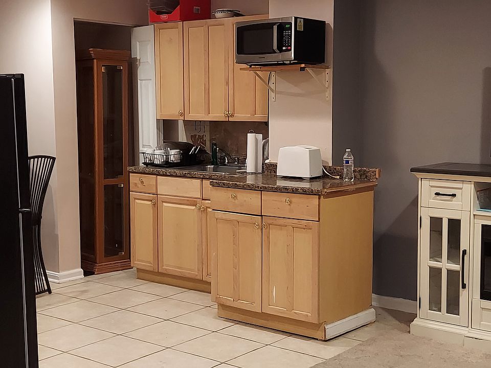 1st image of 1012 Travis Ln