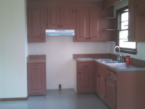 3rd image of 2109 W Poythress St