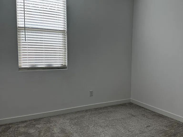 9434 W Turney Ave — Photo 7