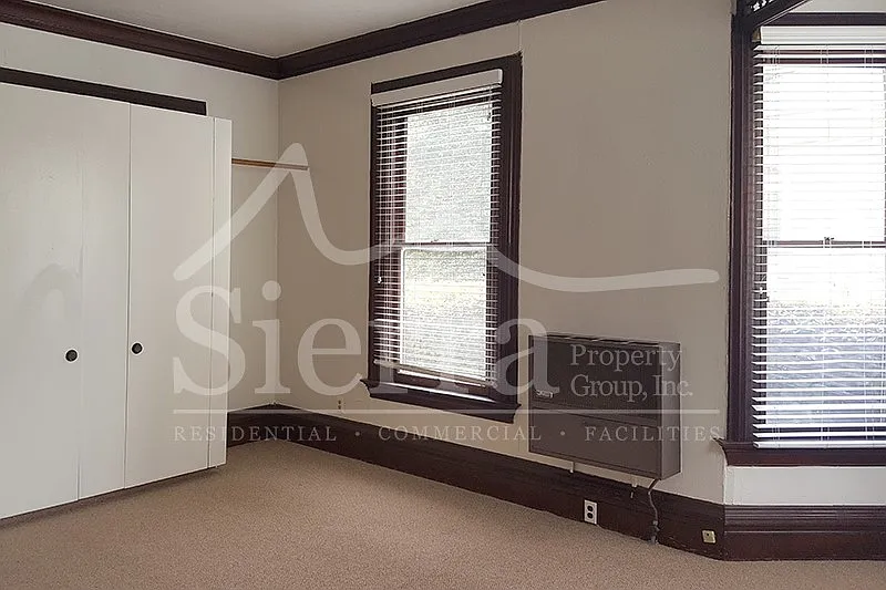 Building Photo - 1219 De La Vina St #1